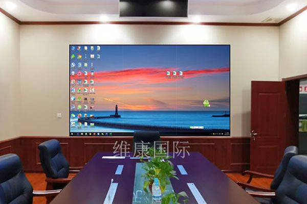 大型會(huì)議室使用無縫拼接屏好還是投影機(jī)好？