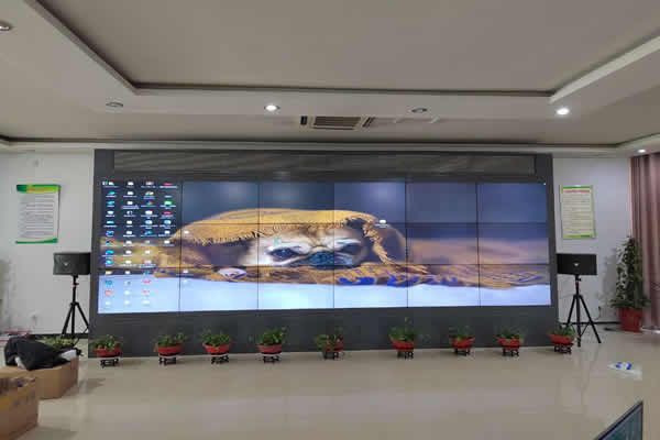 一塊55寸液晶拼接屏大概多錢(qián)，由哪些因素決定？