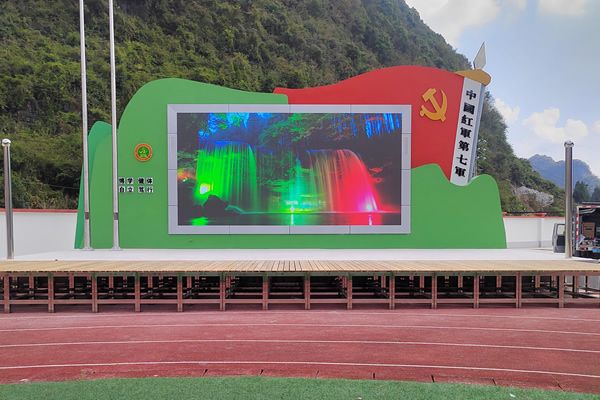 學(xué)校晚會(huì)舞臺用多大的LED顯示屏合適？